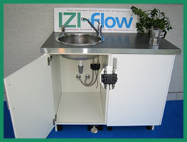 IZI-flow with wall fitting, flexible hoses and base-board pedal